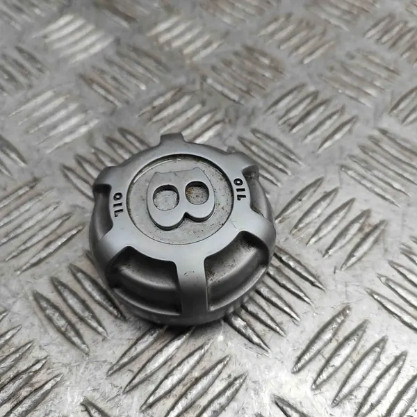 Öljytäyttöventtiili Bentley Flying Spur 4.0L 06B103485E image 4