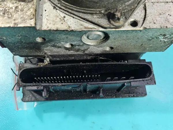 ABS Pump Mercedes Sprinter II 906 OEM 0265950481 image 3