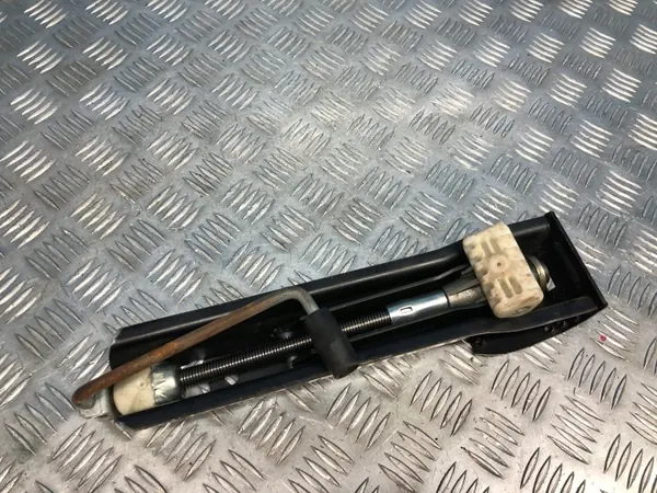 Mercedes-Benz E-Klasse Abschlepphaken OEM A2115830215 image 2