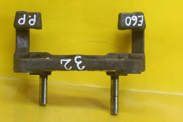Yugo de sujeción delantero derecho OEM 4278 BMW E60 image 9