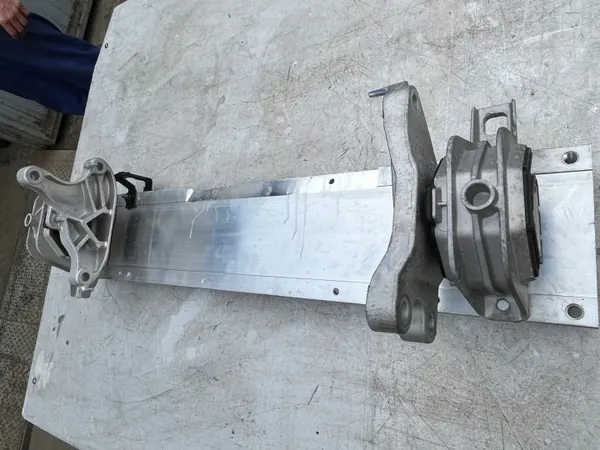 Traverse de Support de Coussin Moteur OEM 9846013680 Citroen image 4