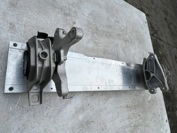 Traverse de Support de Coussin Moteur OEM 9846013680 Citroen image 5