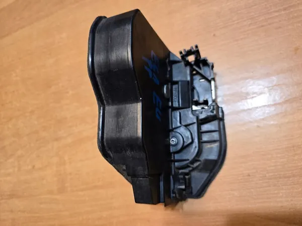 BMW X3 E83 Dörrlås Höger Framsidan 5-Pin 7202146 image 2