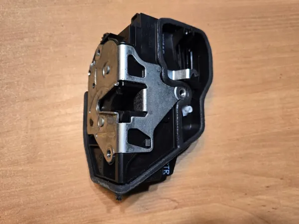 BMW X3 E83 Dörrlås Höger Framsidan 5-Pin 7202146 image 3