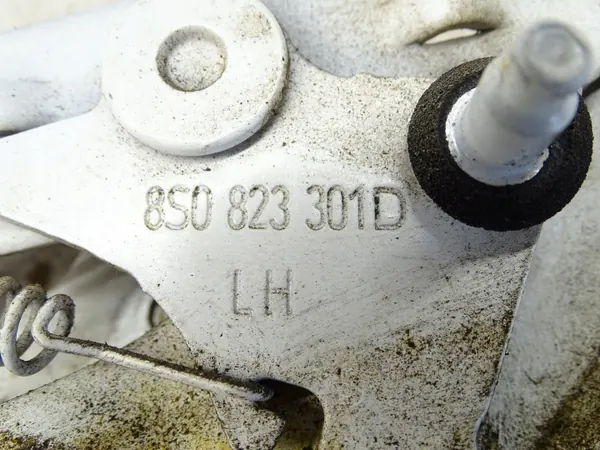 Motorkapscharnier Links Voor OEM 8S0823301D Audi TT/TTS image 4