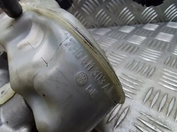 Cilindro de freno VW OEM 7H0611303 para 2.5L diésel image 3