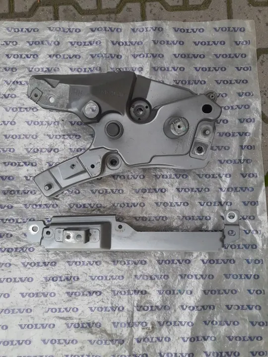 Volvo XC60 skärm fäste vänster höger 31424579 31424578 image 2