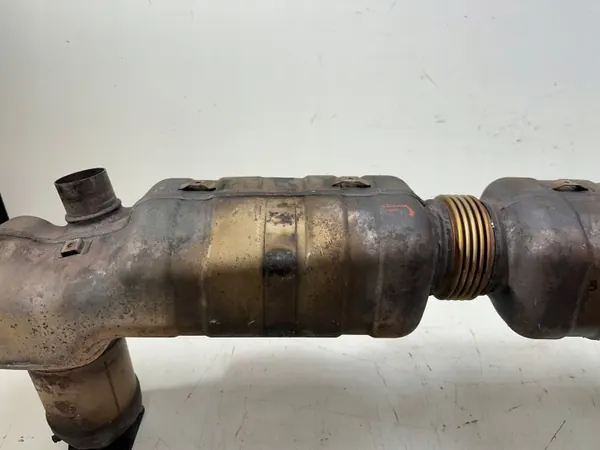 Porsche 911 997 Turbo S Pakoputken Vaimennin OEM 99711100772 image 4