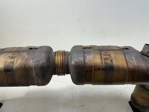Porsche 911 997 Turbo S Pakoputken Vaimennin OEM 99711100772 image 5