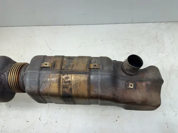 Porsche 911 997 Turbo S Pakoputken Vaimennin OEM 99711100772 image 9