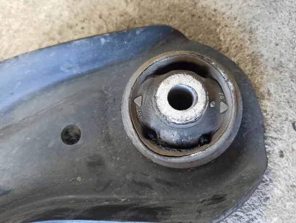 Braccio di controllo anteriore destro VW Polo Ibiza Fabia image 3