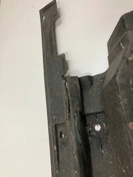 Höger underredsskydd Audi Q5 8R 8R0825208C image 3