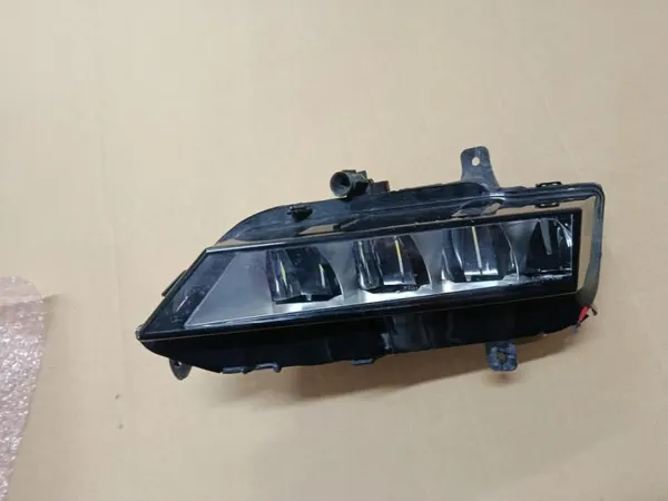 Phare Droit Halogène LED DRL OEM 657941700A pour Skoda Scala image 2