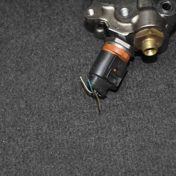 Colector de admisión VW usado OEM 4D0971993 para Tiguan image 3