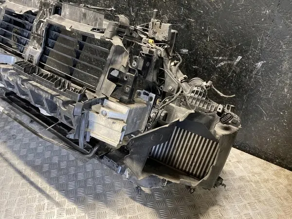 Reforço dianteiro Volkswagen Touareg III CR 2024 OEM image 3