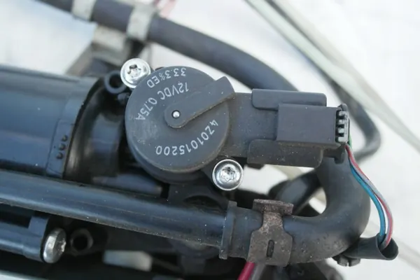 Mercedes-Benz Hinterachsluftfederung Kompressor OEM A2513200158 image 3