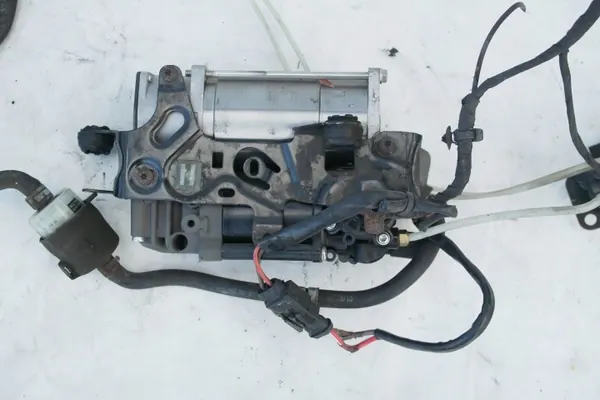 Mercedes-Benz Hinterachsluftfederung Kompressor OEM A2513200158 image 4