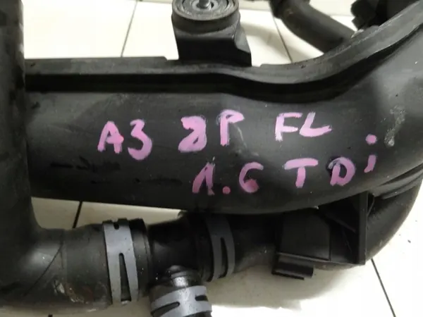 AUDI A3 8P 1.6 TDI Intercooler Schlauch image 2