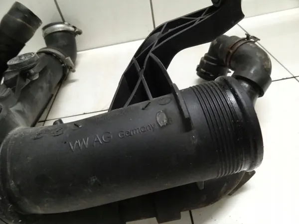 AUDI A3 8P 1.6 TDI Intercooler Schlauch image 4