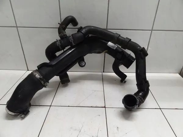 AUDI A3 8P 1.6 TDI Intercooler Schlauch image 9