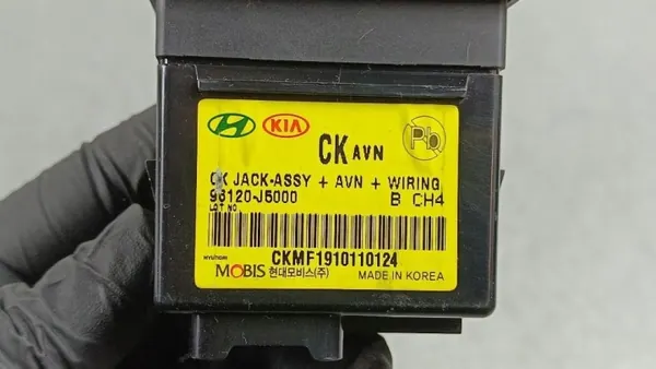 Kia USB-aansluiting OEM 98120J5000 - Gebruikte Staat image 6