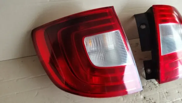 Luz trasera derecha Skoda Superb 3T 2013-2015 OE image 2