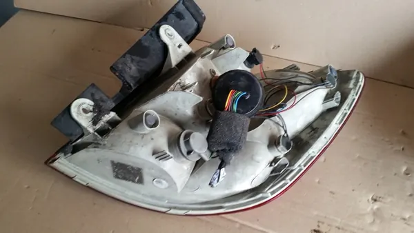 Luz trasera derecha Skoda Superb 3T 2013-2015 OE image 6