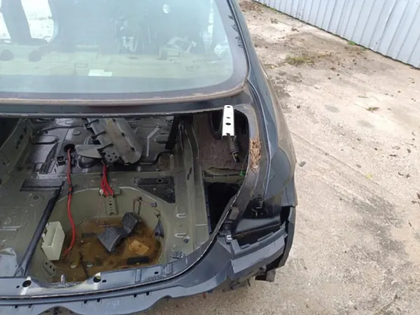 BMW OE Wrakowisko-12063- Quart de garde-boue arrière droit image 3