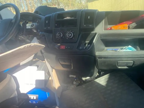 Piezas interiores Peugeot Boxer III OEM VF3YDPMFC12055080 image 7