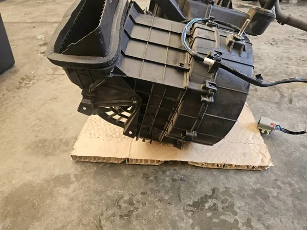 Dodge RAM 09-18 Verwarmingsventilator OEM 57008869AB image 7