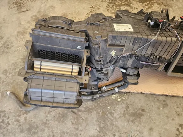 Dodge RAM 09-18 Verwarmingsventilator OEM 57008869AB image 9