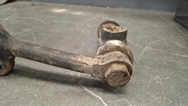 Mercedes W123 Ohjausvipu OEM Osa image 3