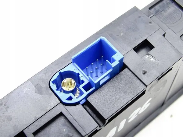 Mercedes USB-uttag OEM A2058200126 för C-klass W205 image 5