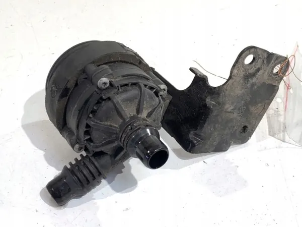 BMW X5 G05 extra vattenpump 8671654 OEM image 2