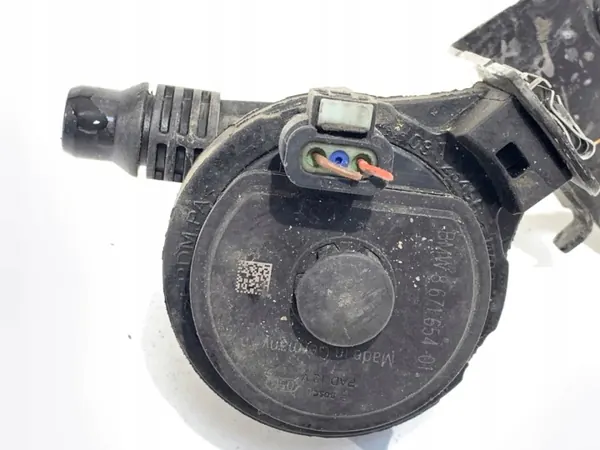 BMW X5 G05 extra vattenpump 8671654 OEM image 3