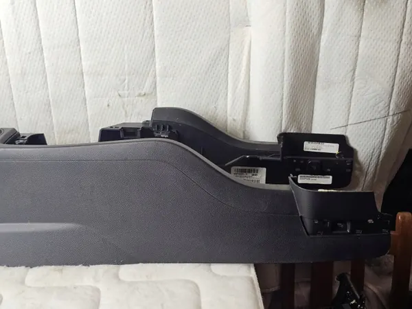 OEM EB3B-F048196-AAW Middenconsole Armsteun Ford Ranger IV image 10