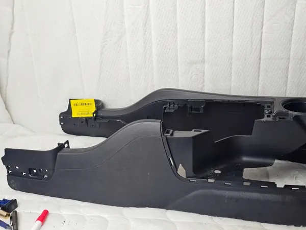 OEM EB3B-F048196-AAW Middenconsole Armsteun Ford Ranger IV image 5