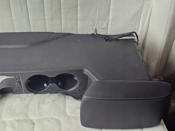 OEM EB3B-F048196-AAW Middenconsole Armsteun Ford Ranger IV image 7