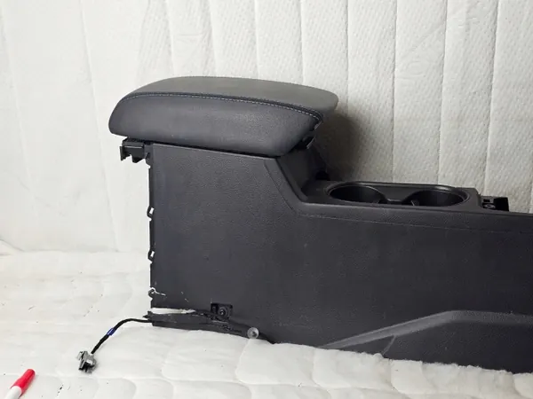 OEM EB3B-F048196-AAW Middenconsole Armsteun Ford Ranger IV image 9