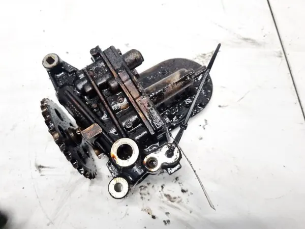 Pompe à huile OEM 9431102021 pour Peugeot 206 1999 image 3