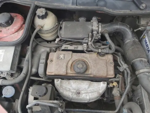 Pompe à huile OEM 9431102021 pour Peugeot 206 1999 image 6