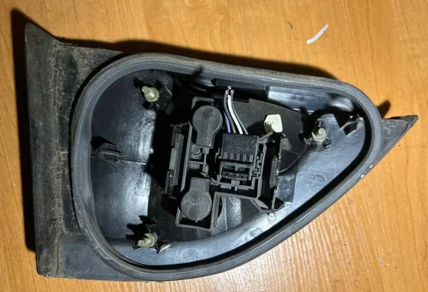 Luz trasera derecha RENAULT MEGANE I 7700428053 image 2