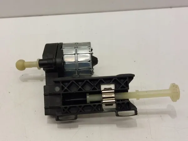 Strålkastarjusteringsmotor vänster OEM 1301329763 image 4
