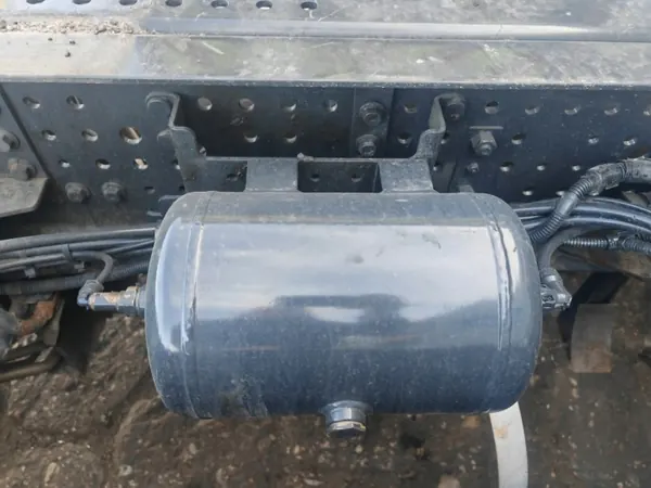 Lucht tank 10L Frame IVECO S Way OEM 81514016156121012345 image 3