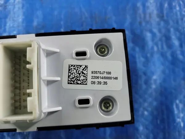 KIA Ceed III | Raam Schakelaarpaneel Bestuurder 93570-J7100 image 6