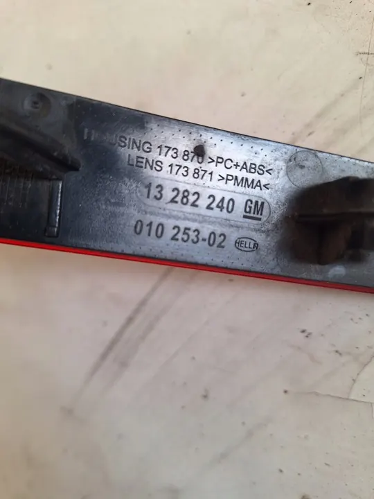 OPEL ASTRA J KOMBI Oikea Puskureiden Heijastin image 2