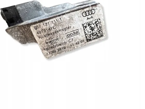 Termostaatin kotelo OEM 057121111T Audi A8 Porsche image 5