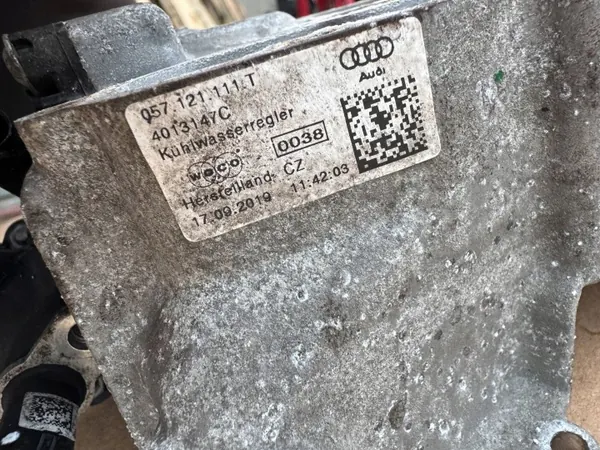 Termostaatin kotelo OEM 057121111T Audi A8 Porsche image 7