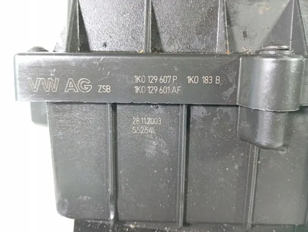 VW Touran Luftfilterhus OEM M1R DOM 00020048 image 5
