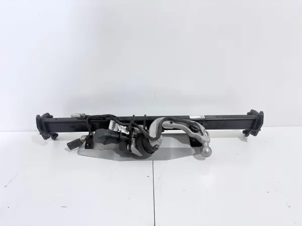 Gancho de Reboque Ford Kuga III OEM RV4J19J288AD - Traseiro image 2